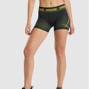NWOT Gymshark Apex Seamless Low Rise Shorts Black Size S